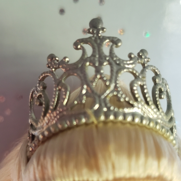 2000 Millennium Barbie - Picture 11 of 16